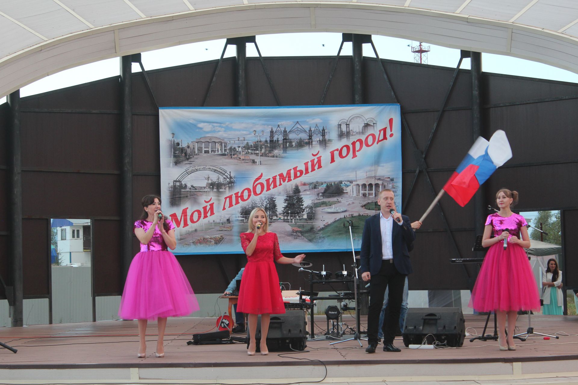 В Нурлате прошел концерт ко Дню Государственного флага России