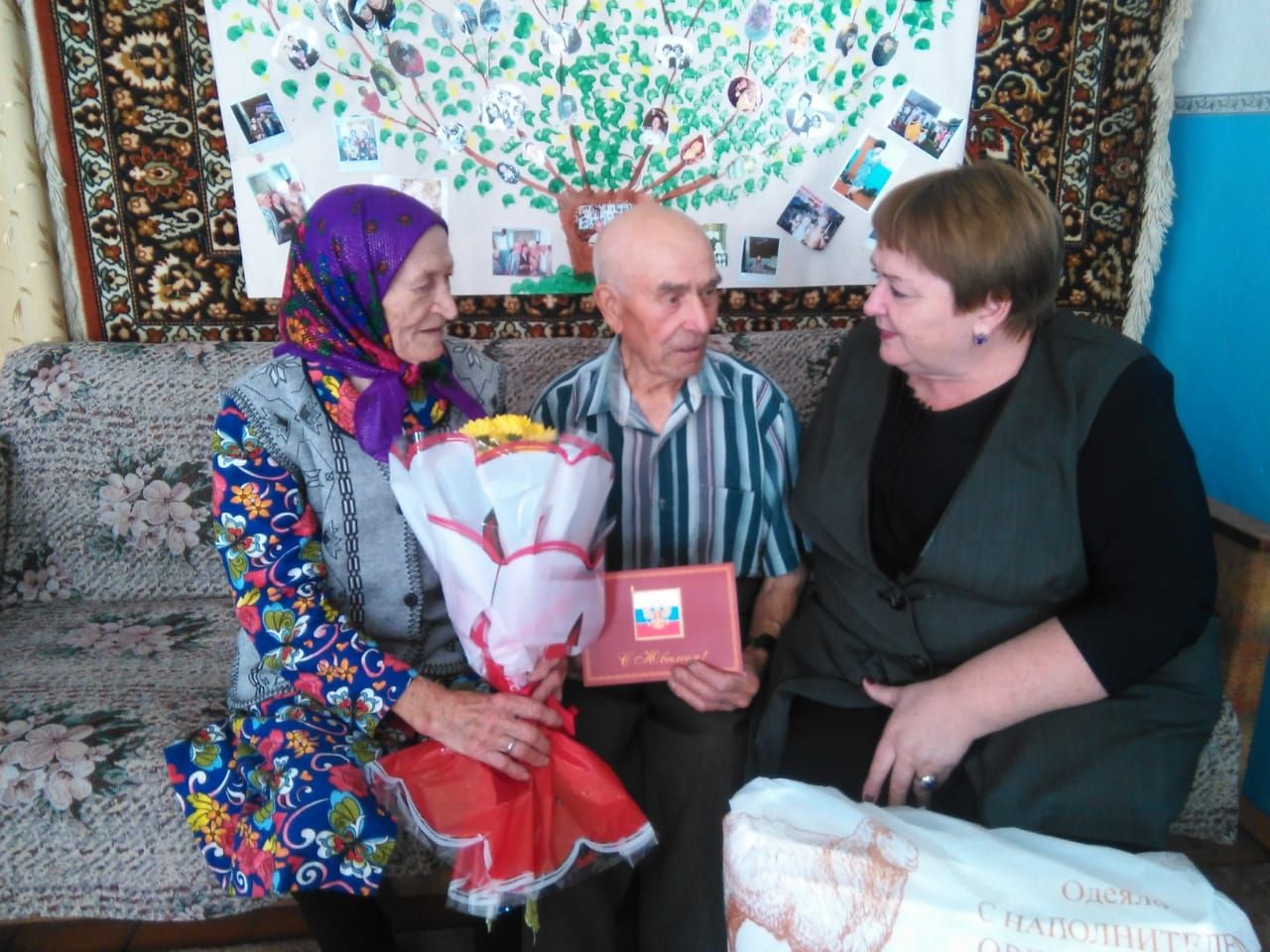 В Нурлатском районе поздравили юбиляра с 90-летием