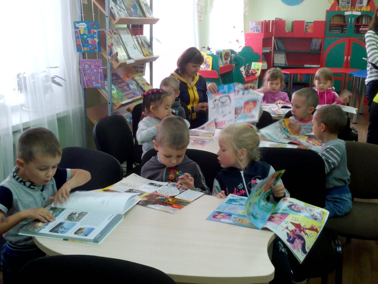 Воспитанники детского сада “Росинка” совершили путешествие в мир книг