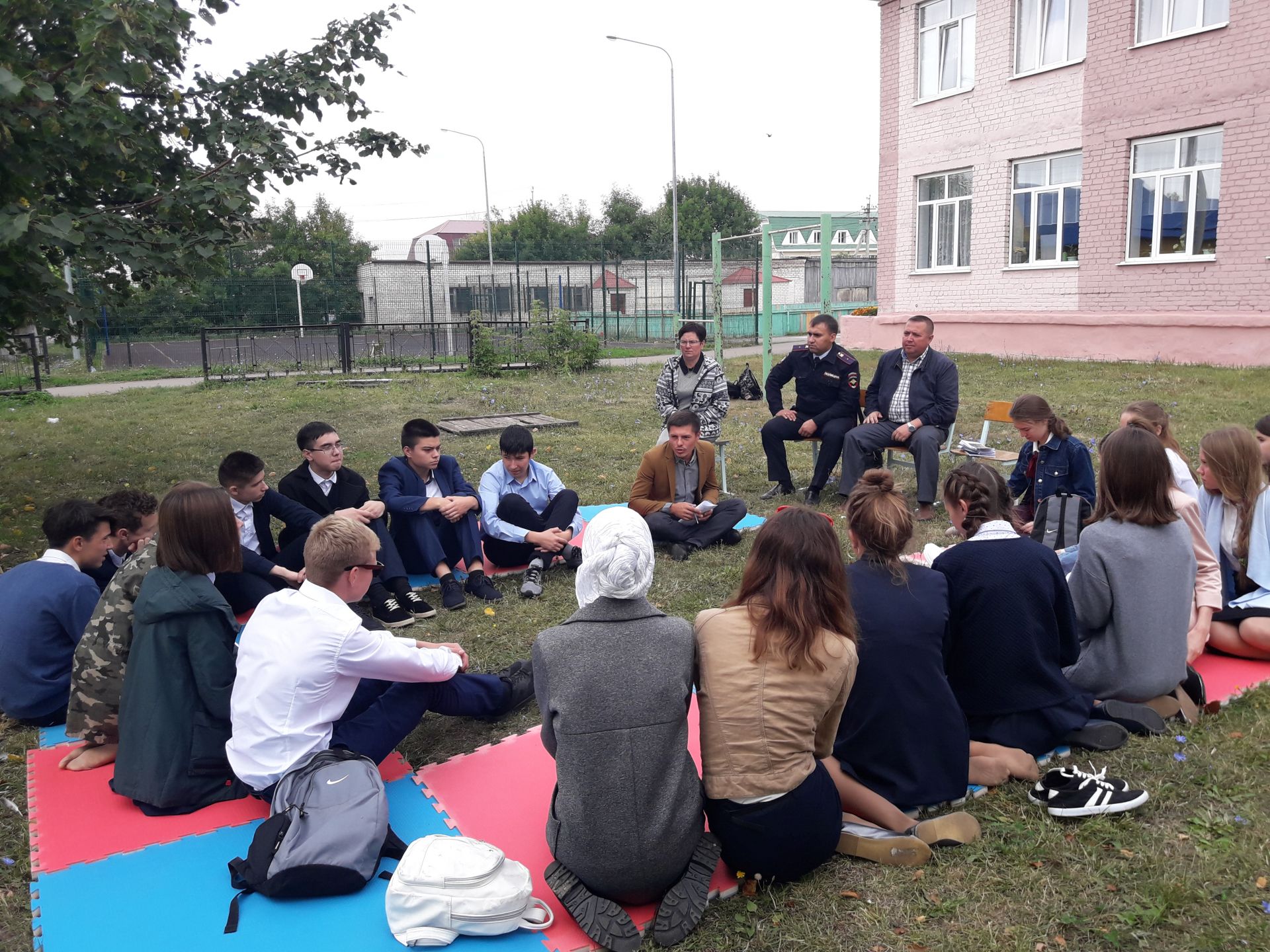 В День солидарности  в борьбе с терроризмом в Нурлатской школе №1 провели беседу на тему экстремизма и терроризма