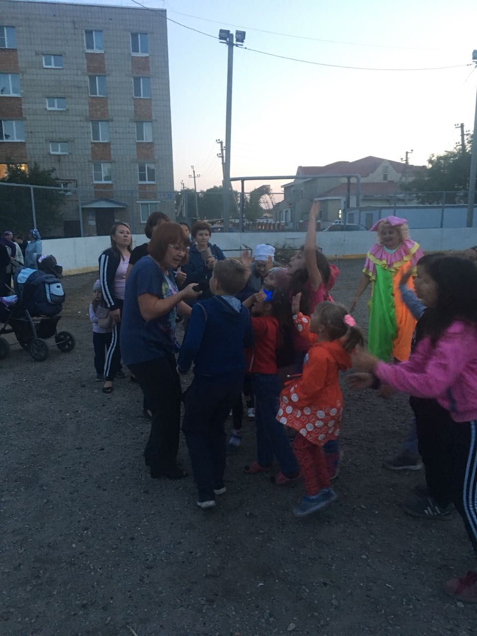 В микрорайоне "Яшлек" города Нурлат прошла детская танцевально – развлекательная программа