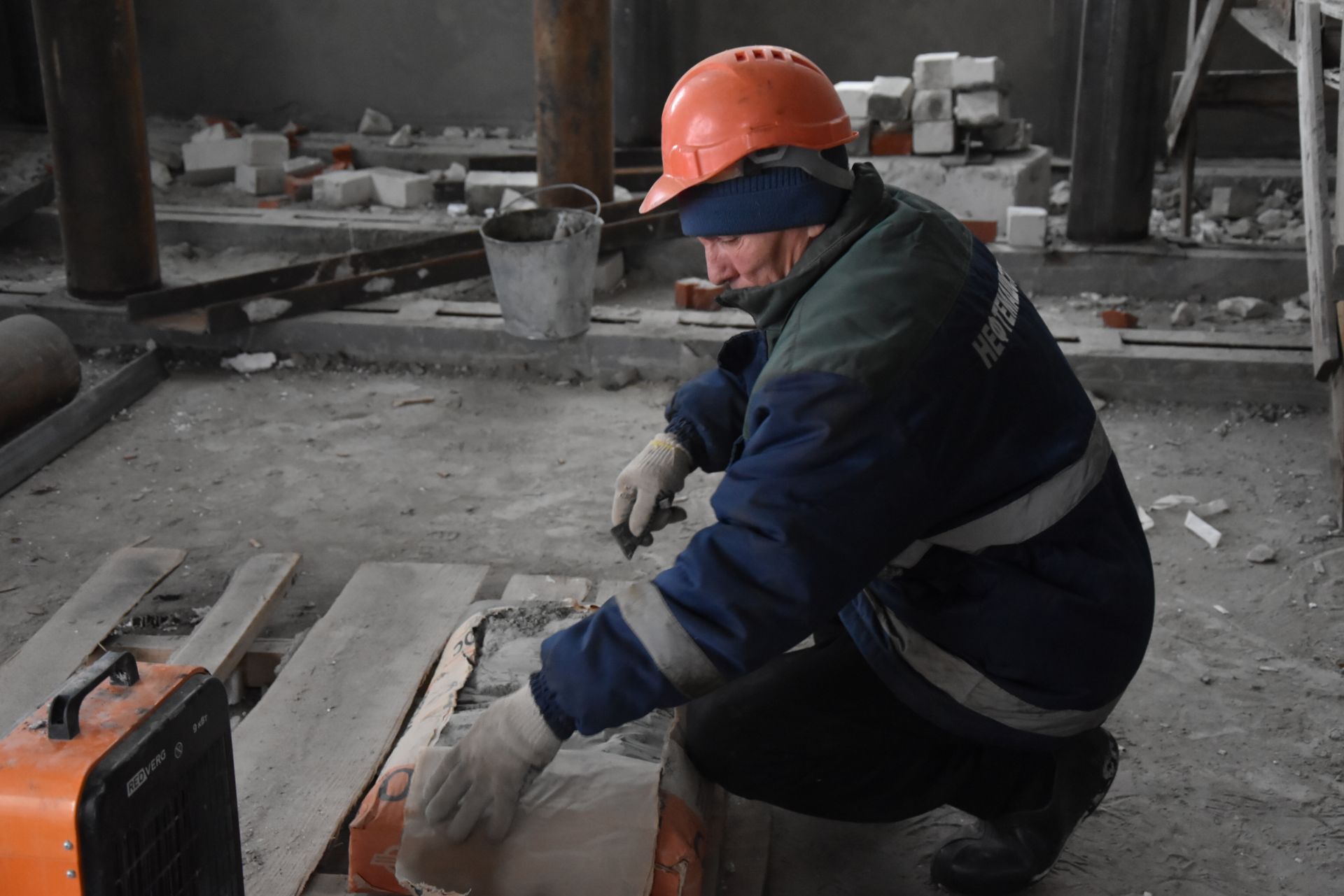 Глава района Алмаз Ахметшин ознакомился с ходом строительных работ в здании ЗАГС