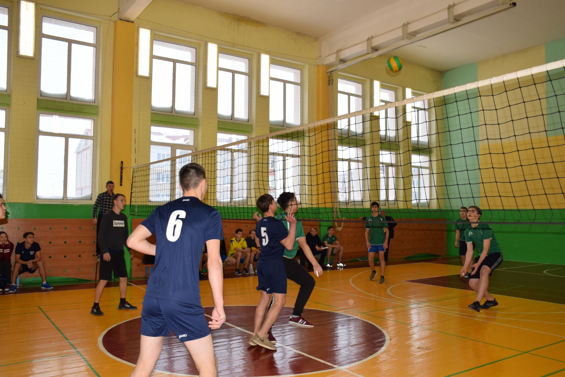 В Нурлате проходит волейбольный турнир на Кубок главы среди юношей