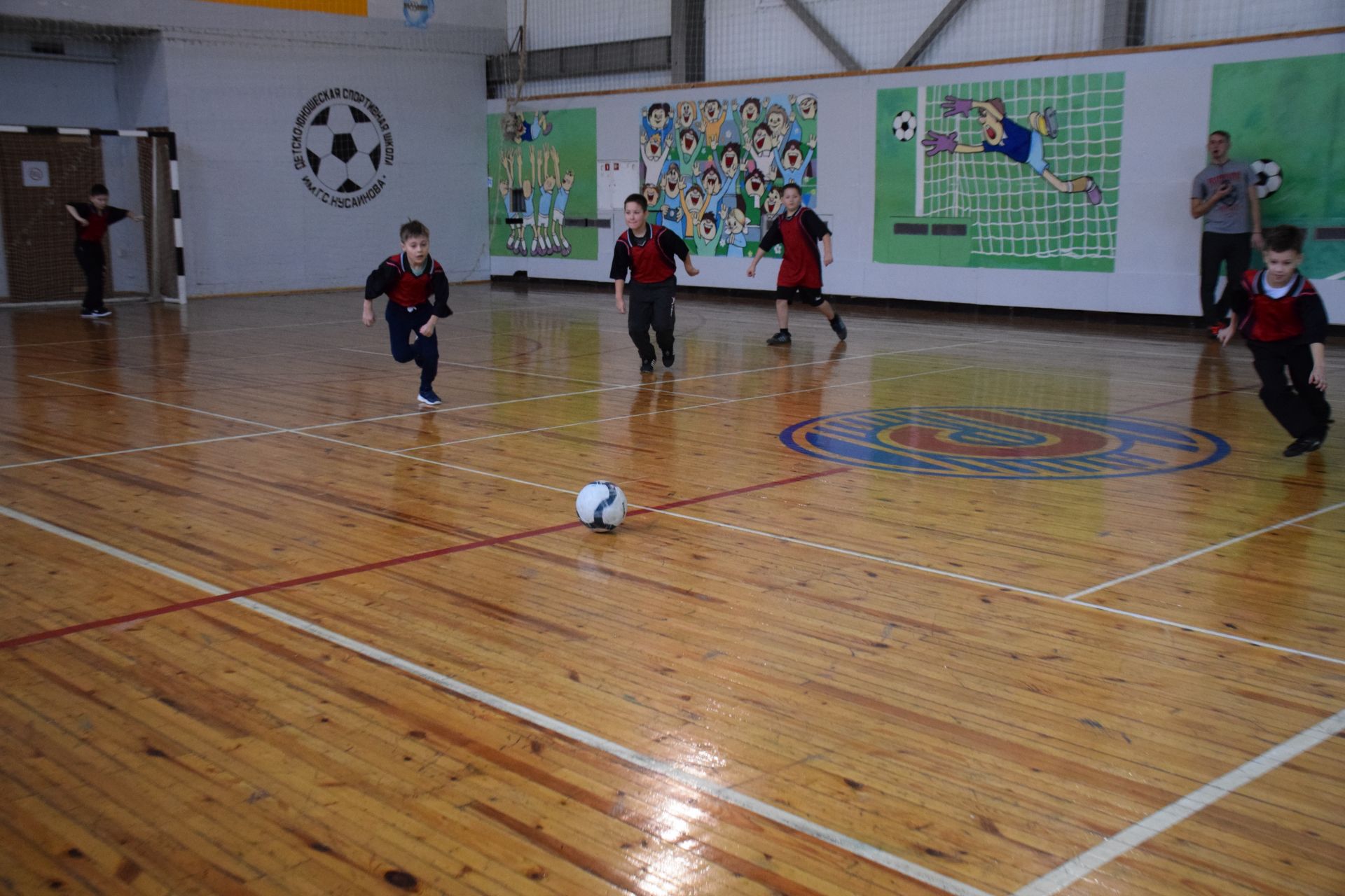 В Нурлате проходит турнир по мини-футболу среди команд школ района