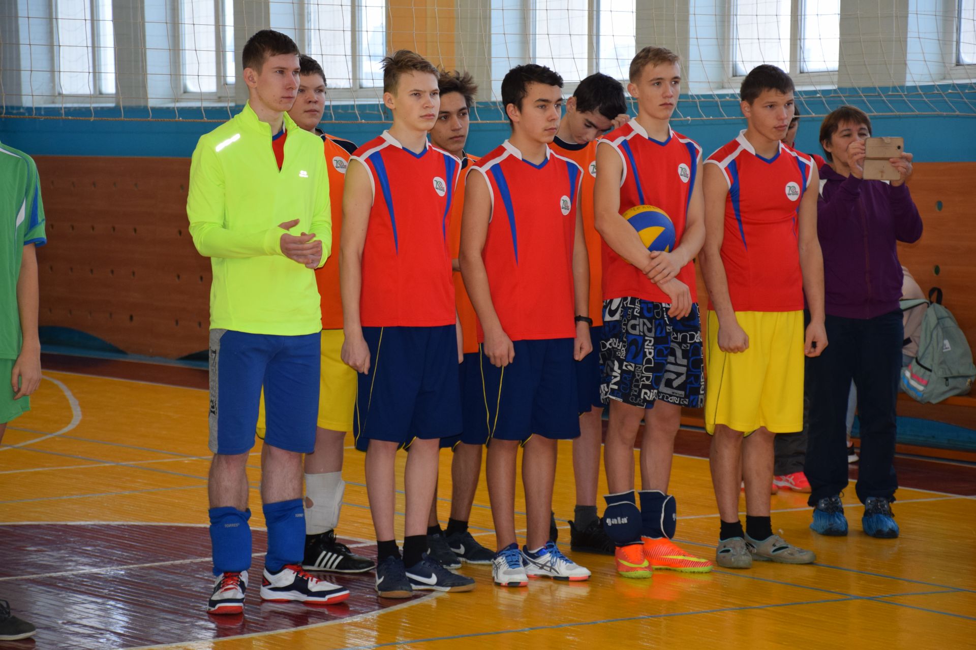 В Нурлате проходит волейбольный турнир на Кубок главы среди юношей