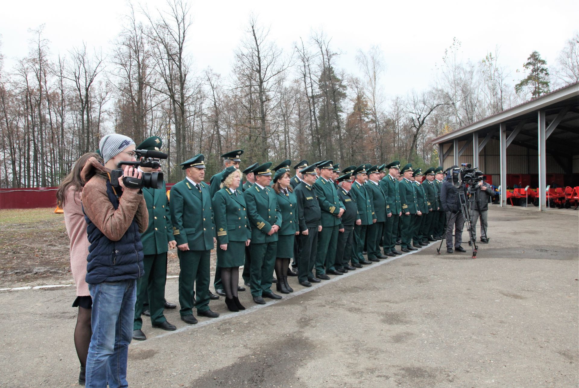 Глава Минлесхоза РТ Равиль Кузюров вручил сертификаты на получение лесохозяйственной техники директорам лесхозов