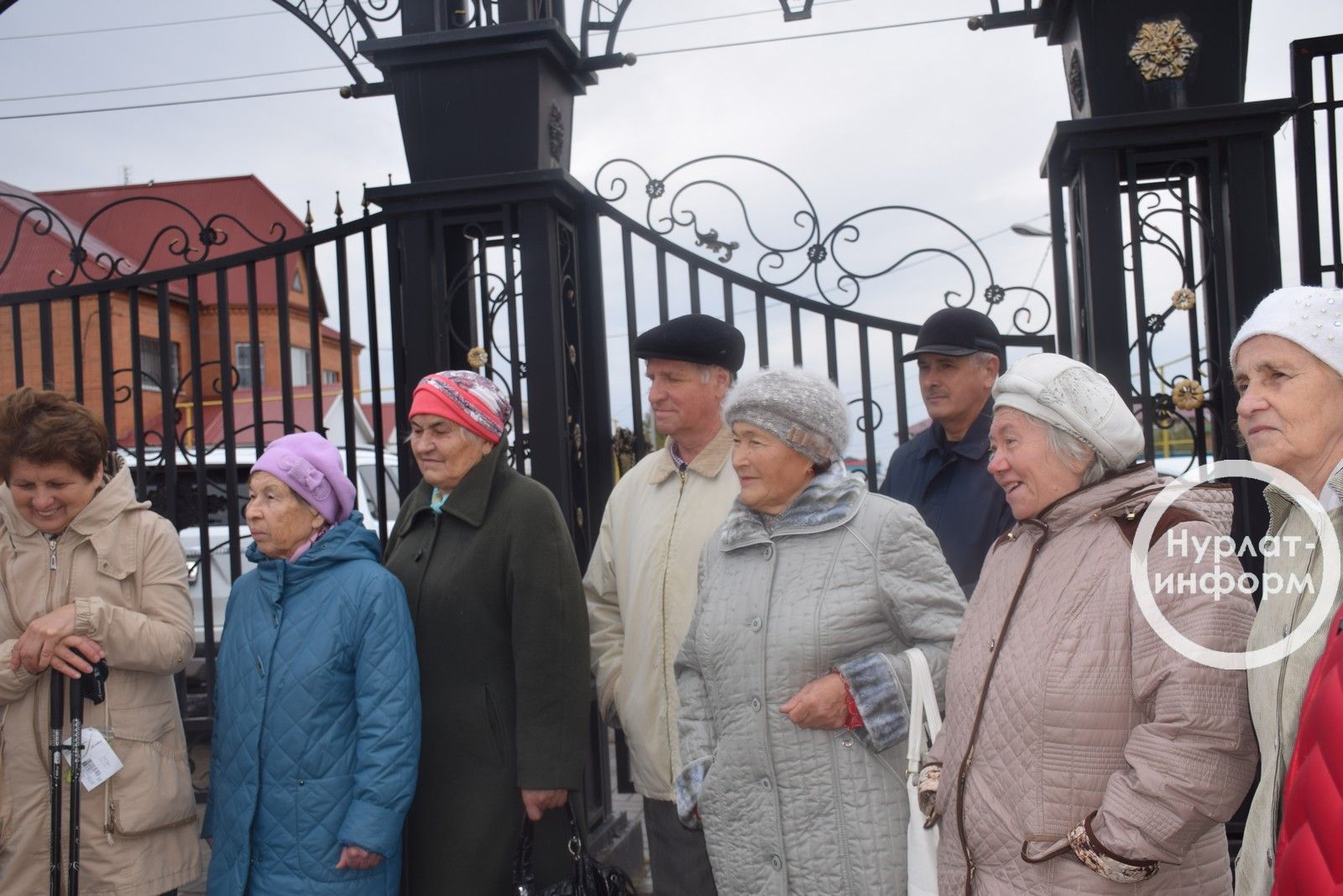 Нурлатские пенсионеры получили подарки от депутата