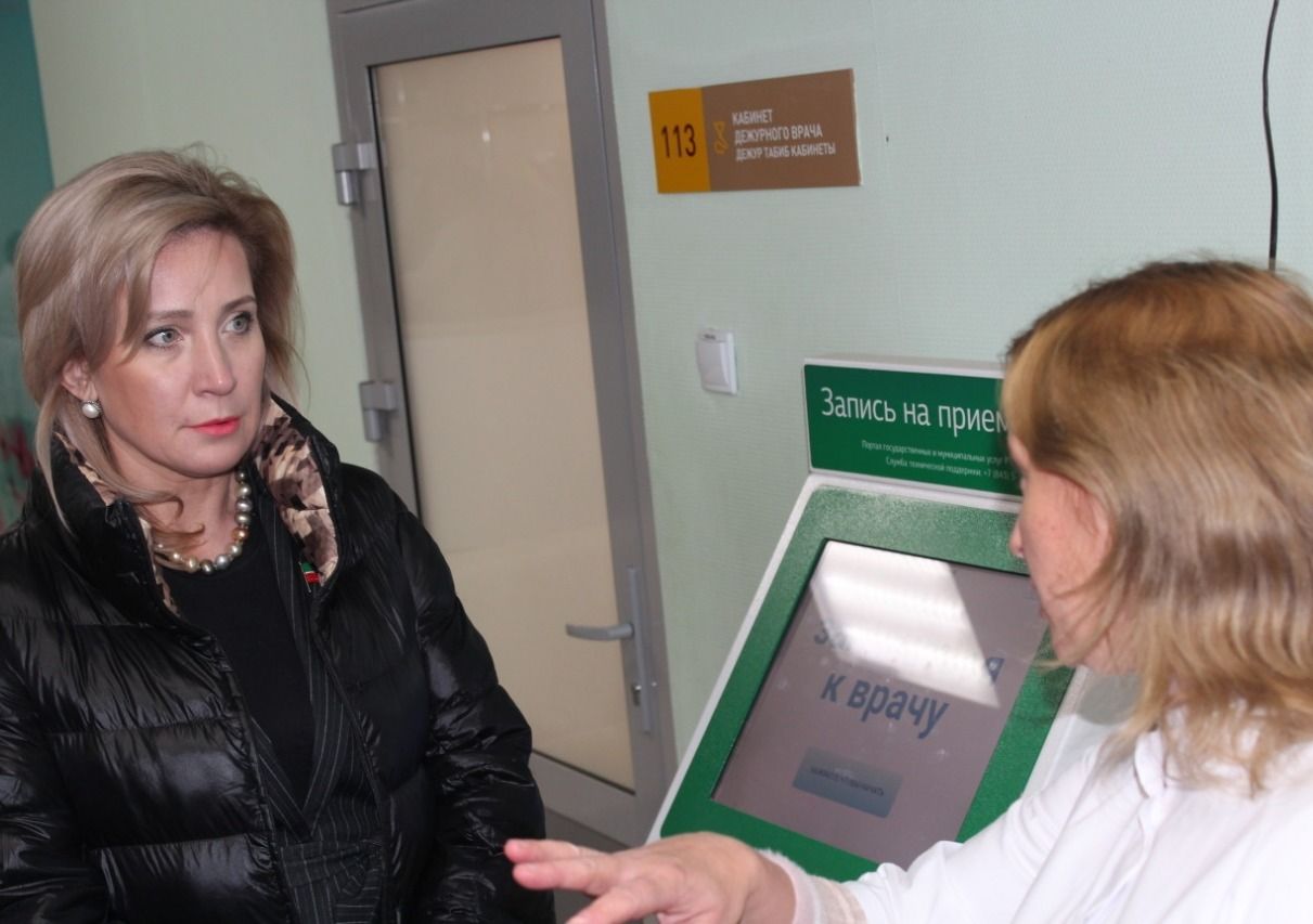 Людмила Рыбакова в ходе визита в Нурлат посетила поликлинику Нурлатской ЦРБ