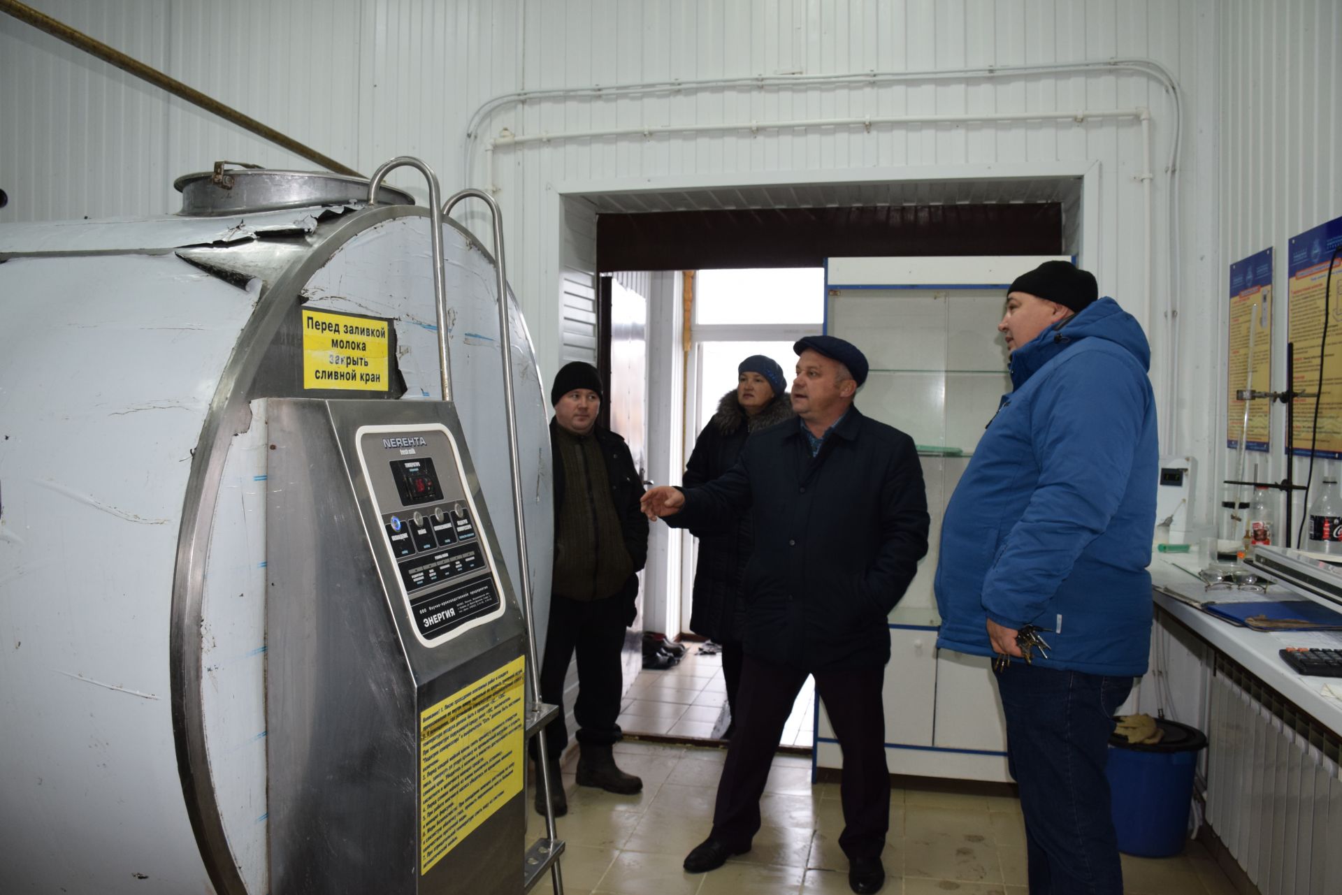 Глава Нурлатского района посетил молокоперерабатывающее предприятие в Новом Иглайкине