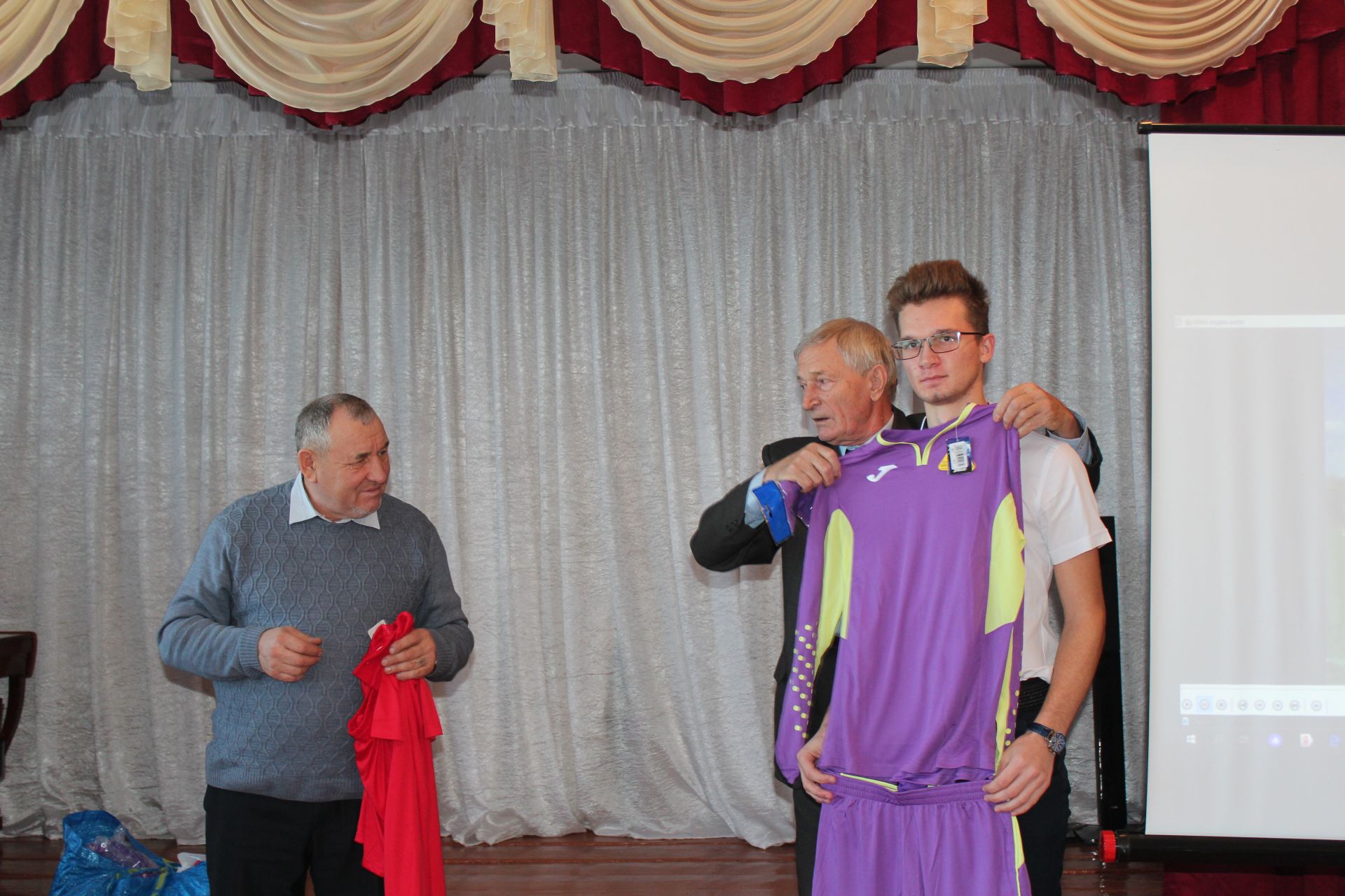 Юные спортсмены Нурлатского района встретились с известным футболистом