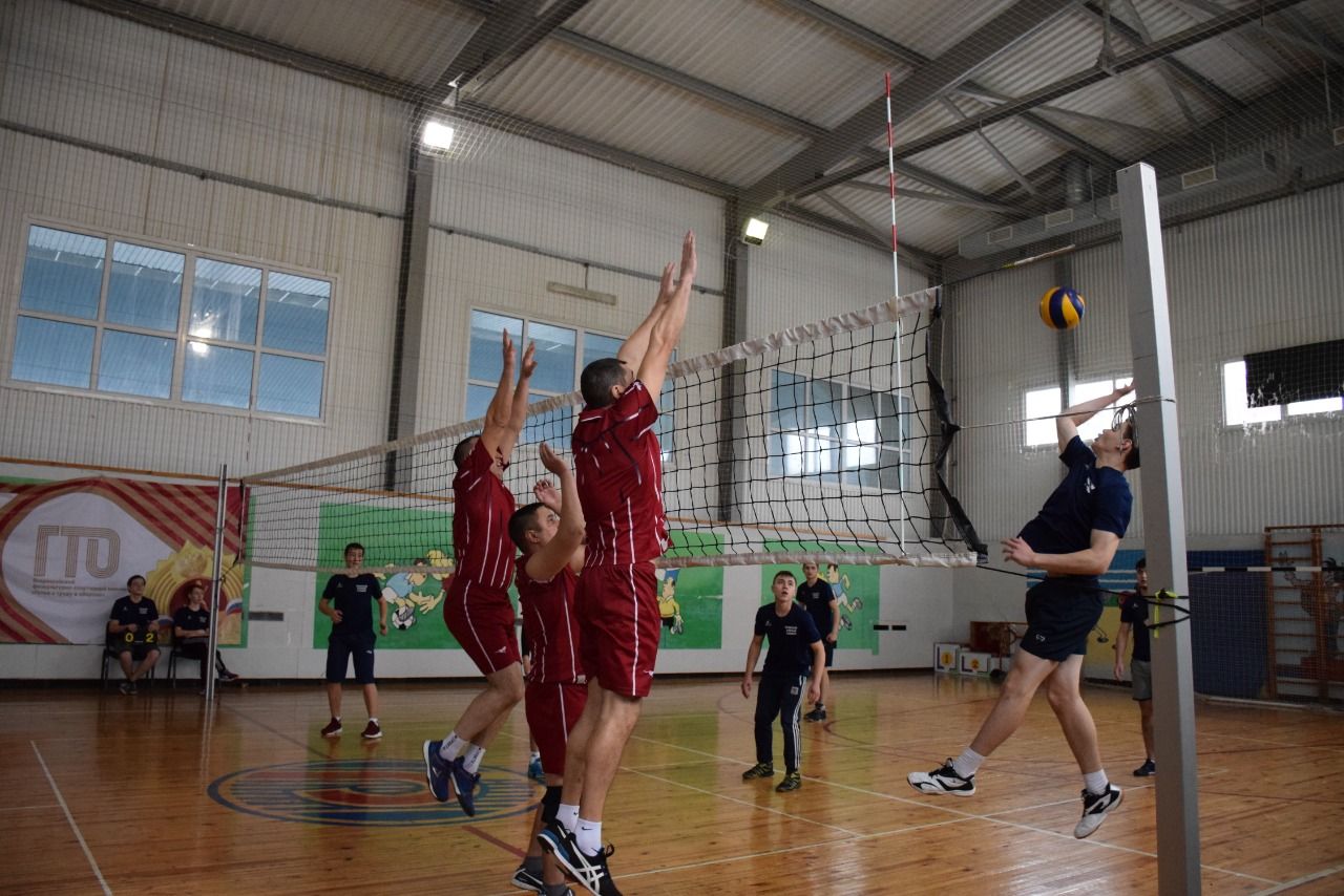 Нурлатские единороссы организовали  предновогодний турнир по волейболу