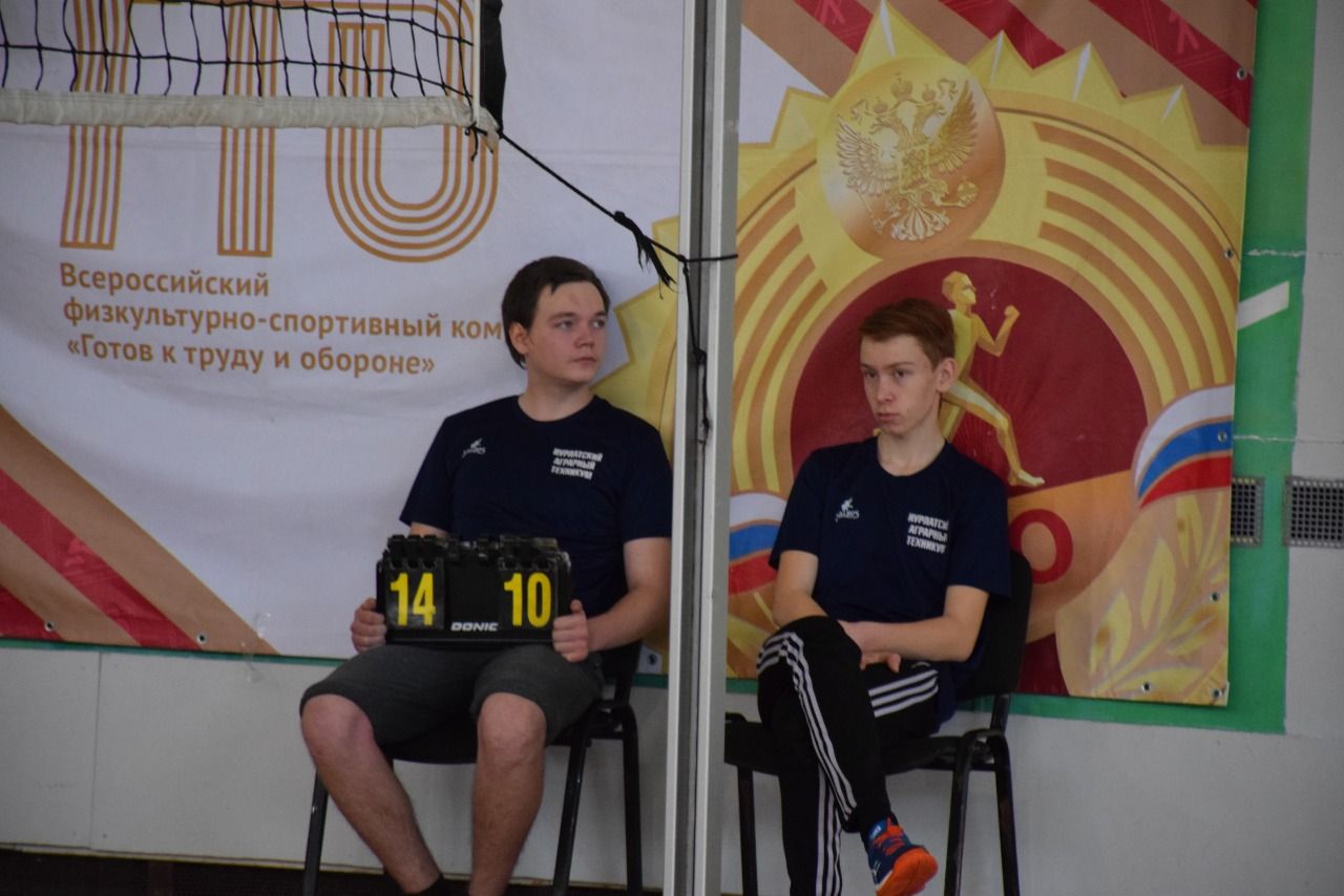 Нурлатские единороссы организовали  предновогодний турнир по волейболу