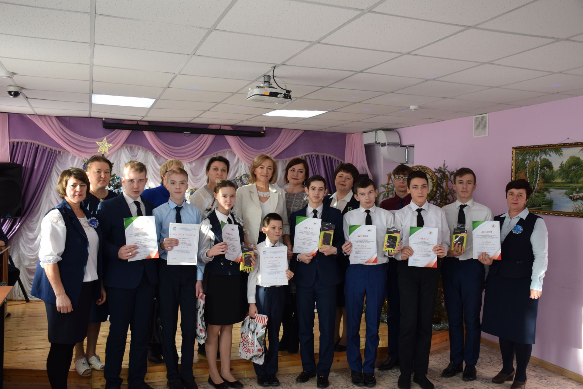 Учащиеся школы-интернат получили награды за победы в конкурсах