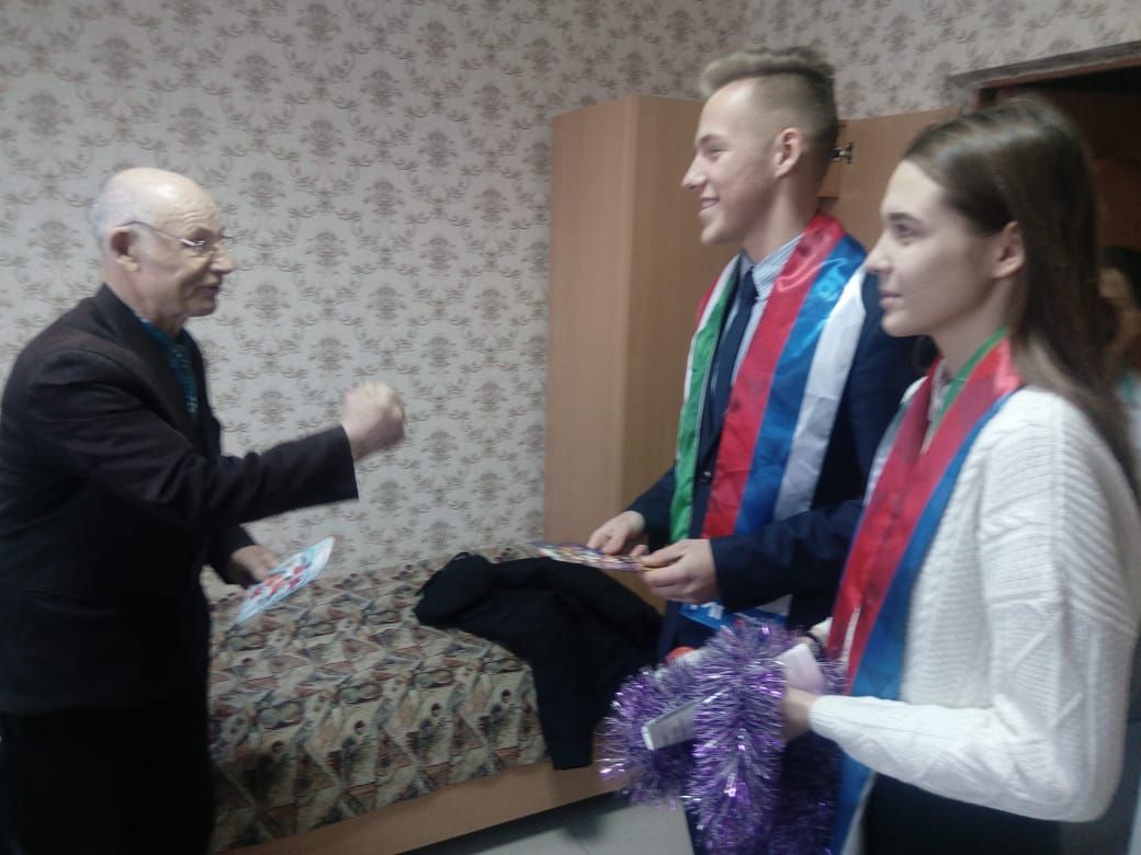 Молодогвардейцы Нурлата поздравили жителей дома-интерната