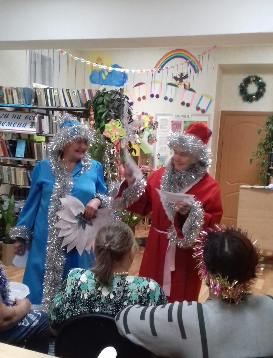 Жители Старых Челнов получили поздравления от Деда Мороза