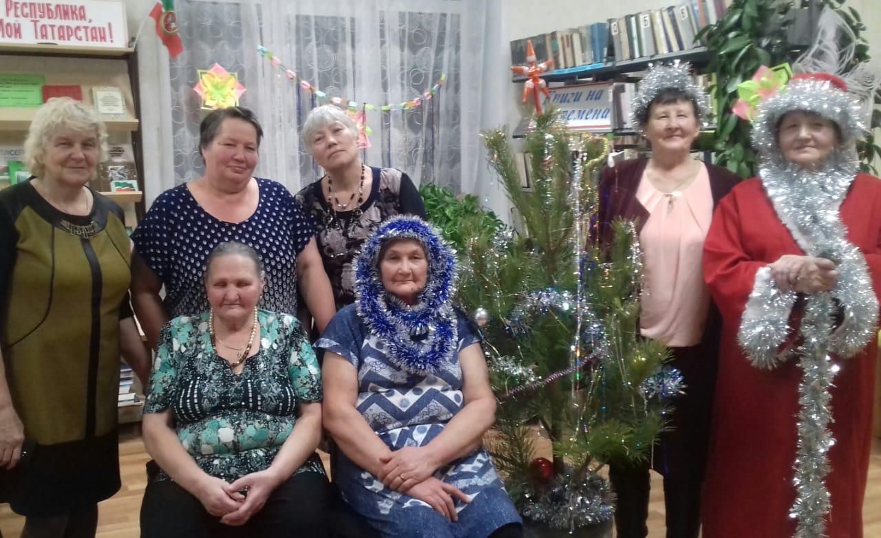 Жители Старых Челнов получили поздравления от Деда Мороза