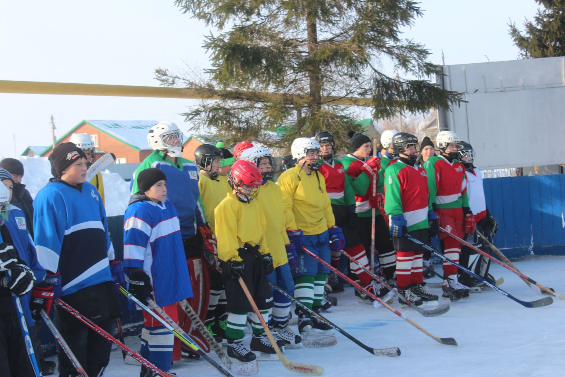 Сегодня на базе Фомкинской школы прошел хоккейный турнир, посвященный 30-летию вывода Советских войск из Афганистана