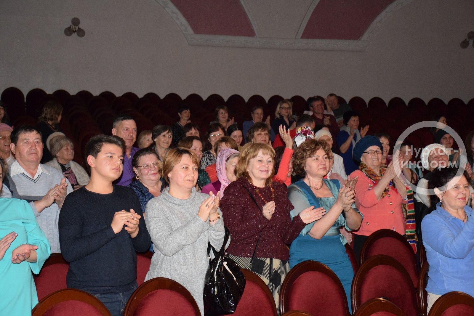 В Нурлатском районе проходят гастроли Нижнекамского драматического театра им.Т.Миннуллина