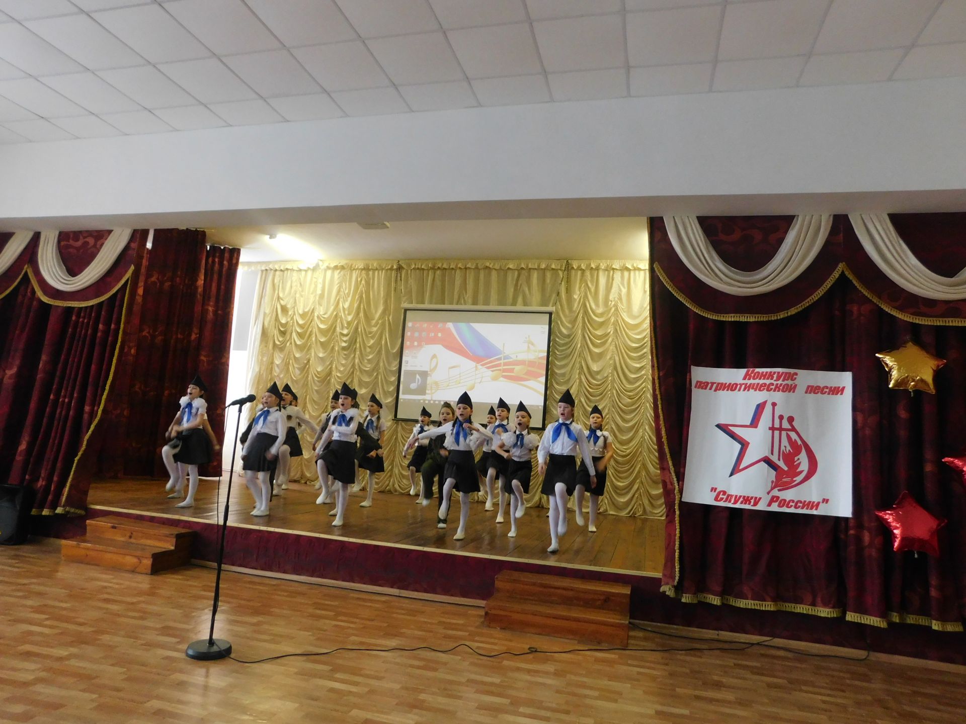 В Нурлатской школе прошел конкурс патриотической песни «Моя Россия!»