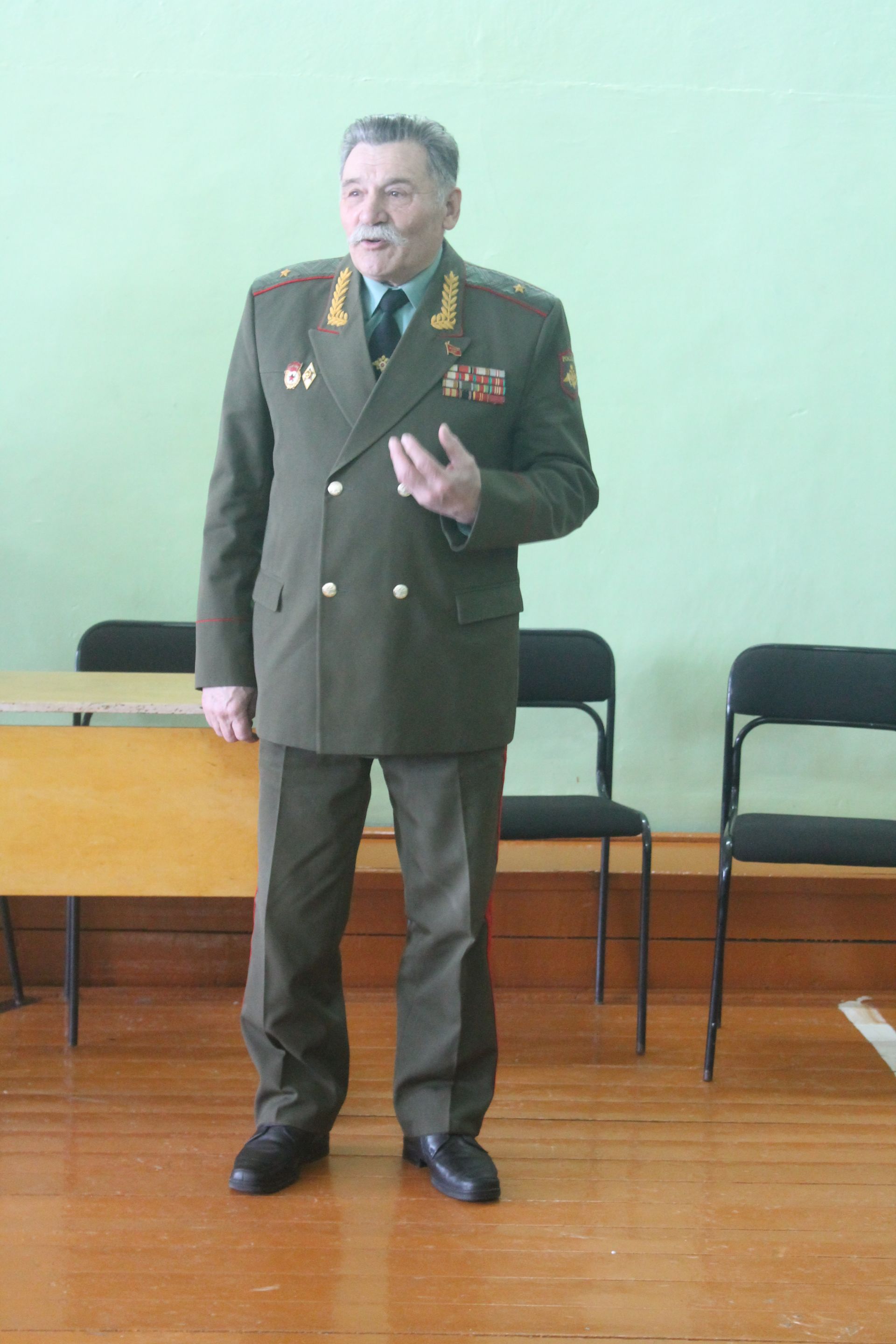 Присягу юнармейцев Бурметьевской школы принимал генерал