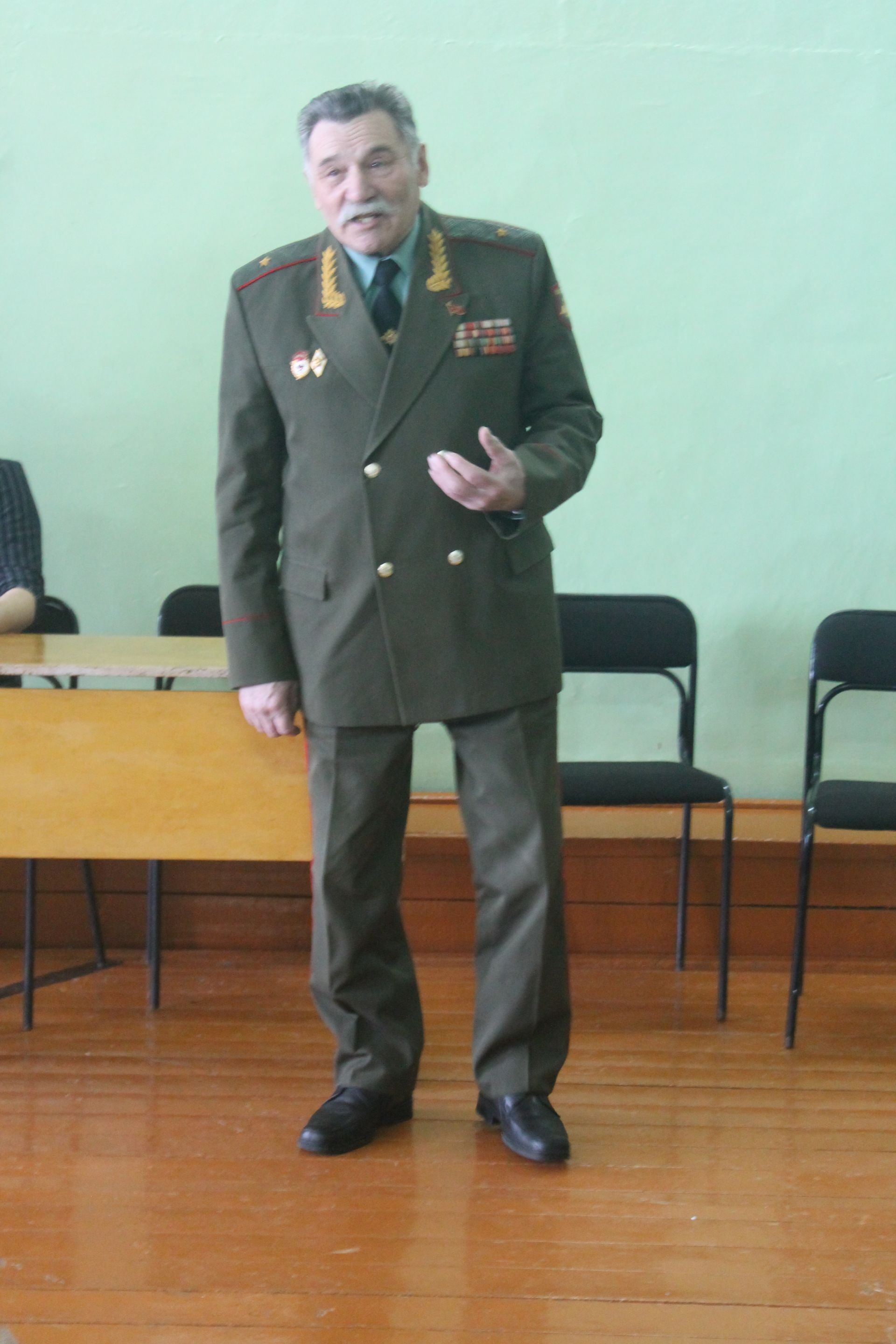 Присягу юнармейцев Бурметьевской школы принимал генерал