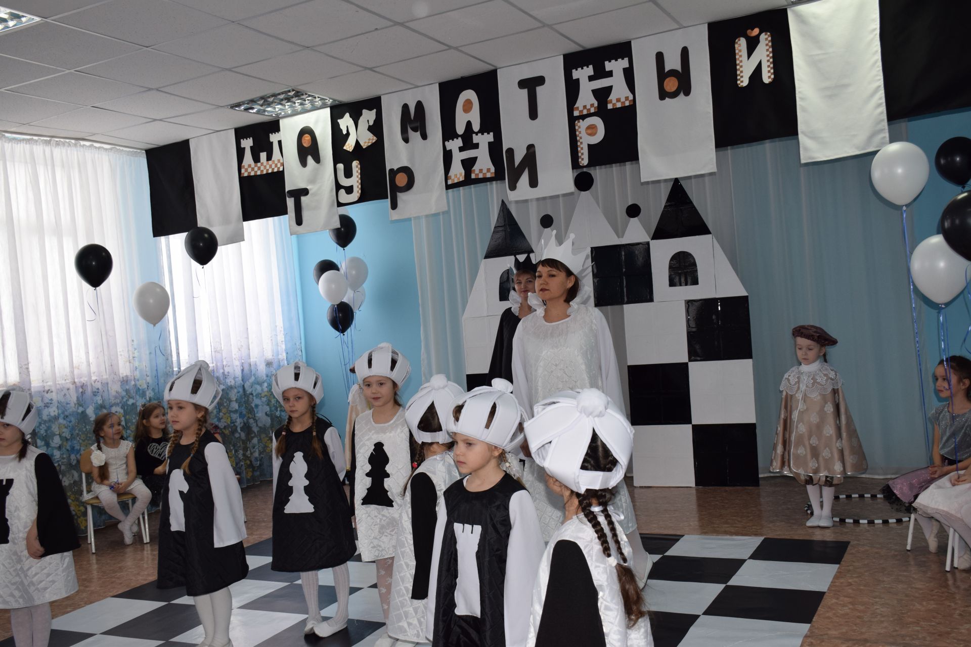 Нурлатские дошкольники играют в шахматы