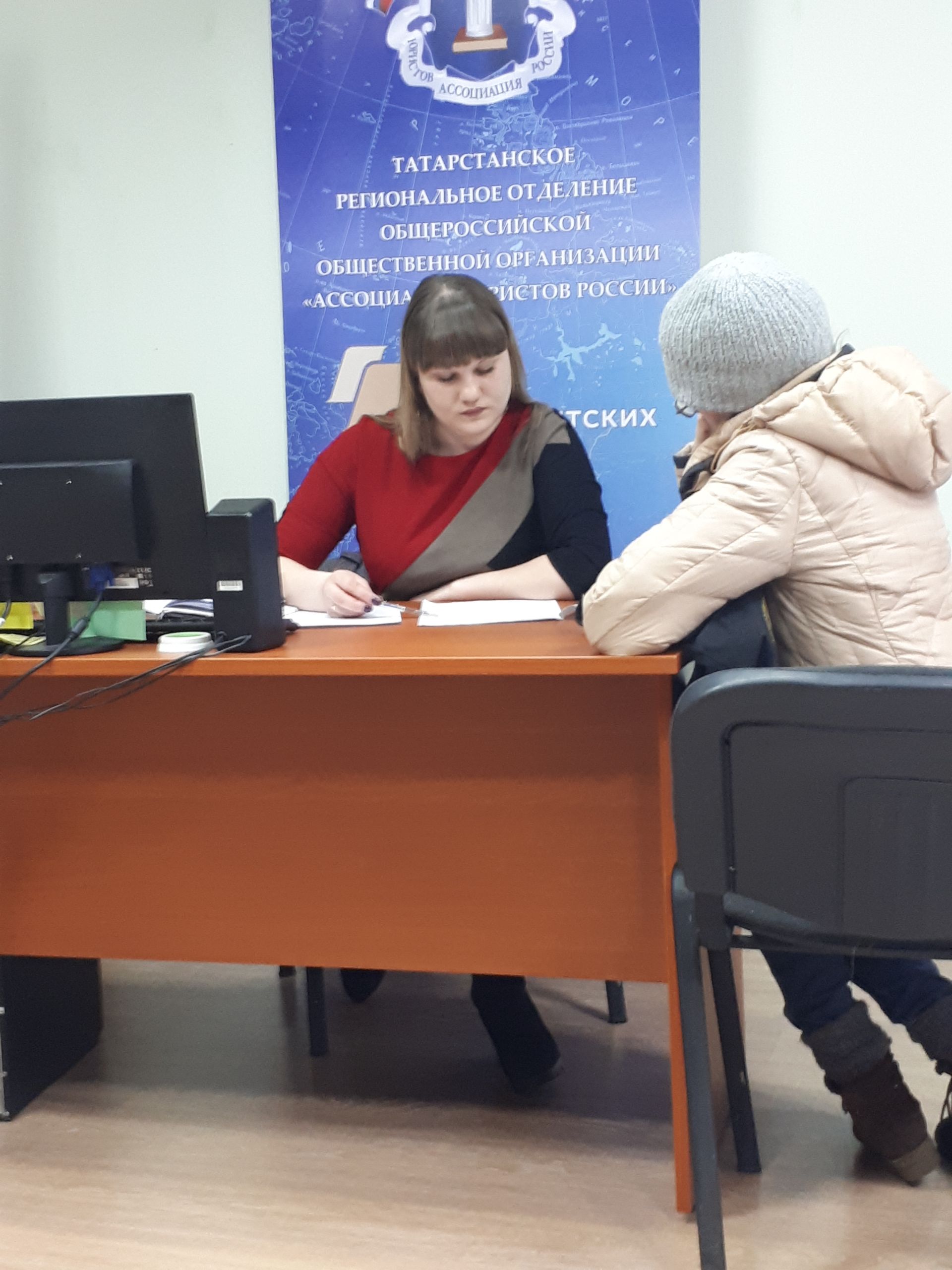 Нурлатцы получили бесплатную юридическую помощь в общественной приемной местного отделении партии «Единая Россия»