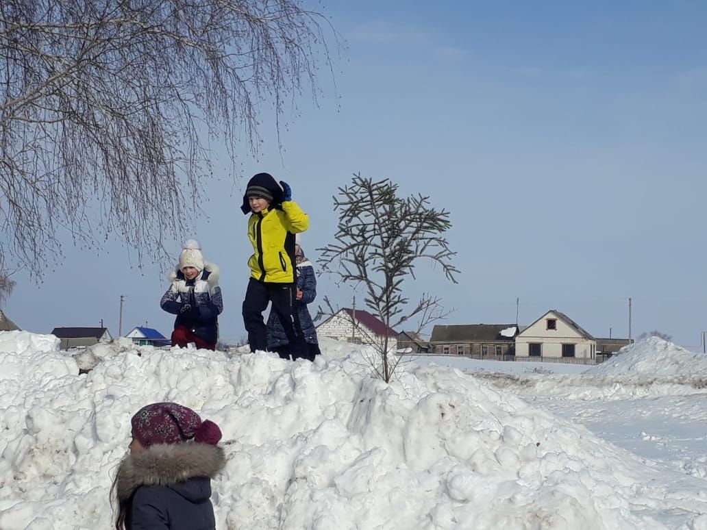 В Биляр-Озере прошли проводы русской зимы