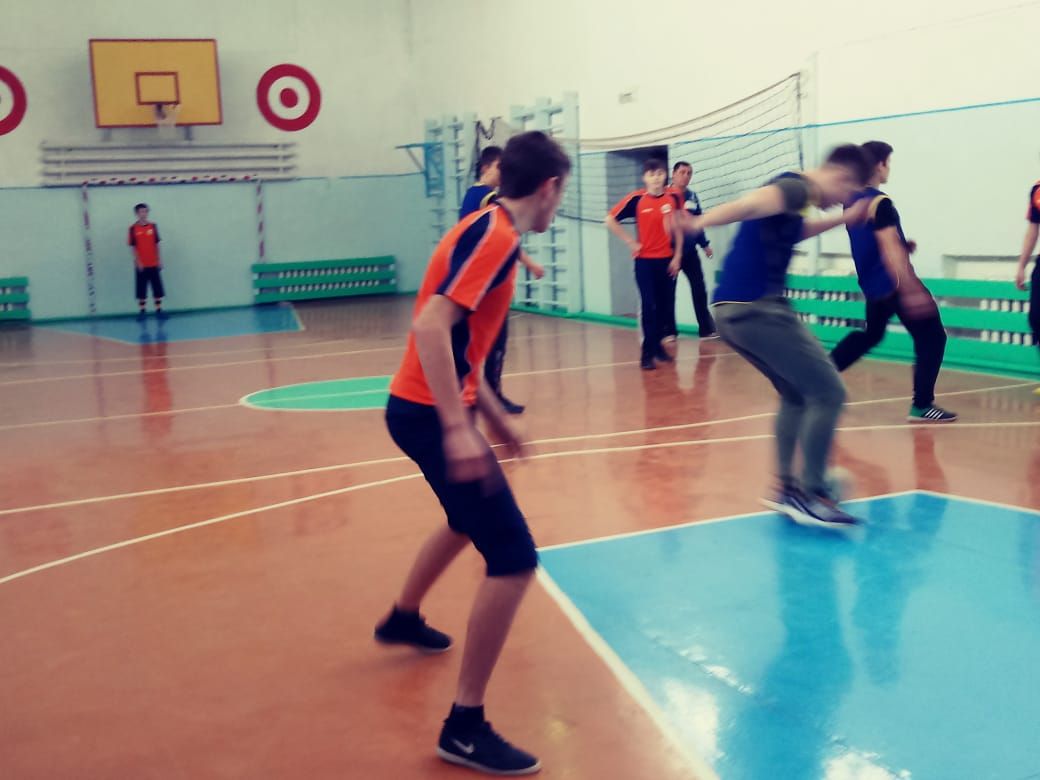 Каникулы в Кульбаево-Марасинской школе начались с футбольного турнира, организованного партией «Единая Россия»