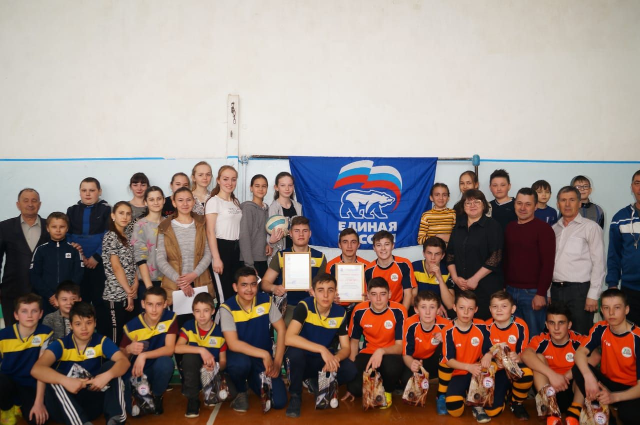 Каникулы в Кульбаево-Марасинской школе начались с футбольного турнира, организованного партией «Единая Россия»