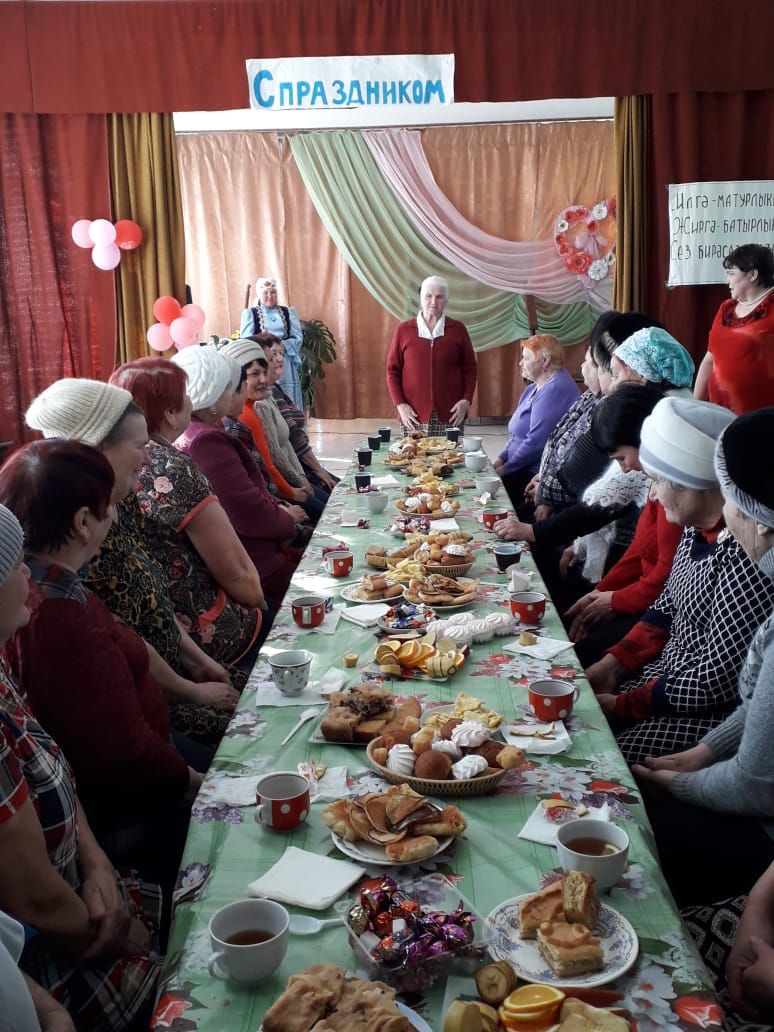 В Староальметьевском сельском поселении поздравили женщин с праздником