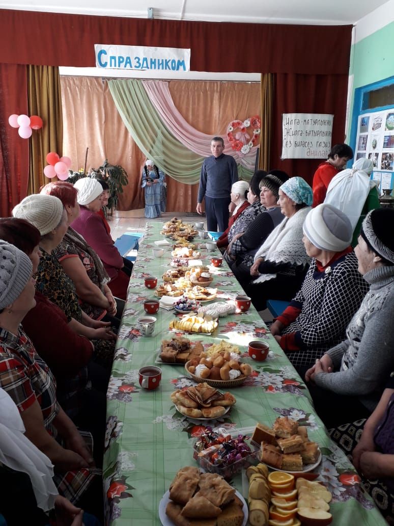 В Староальметьевском сельском поселении поздравили женщин с праздником