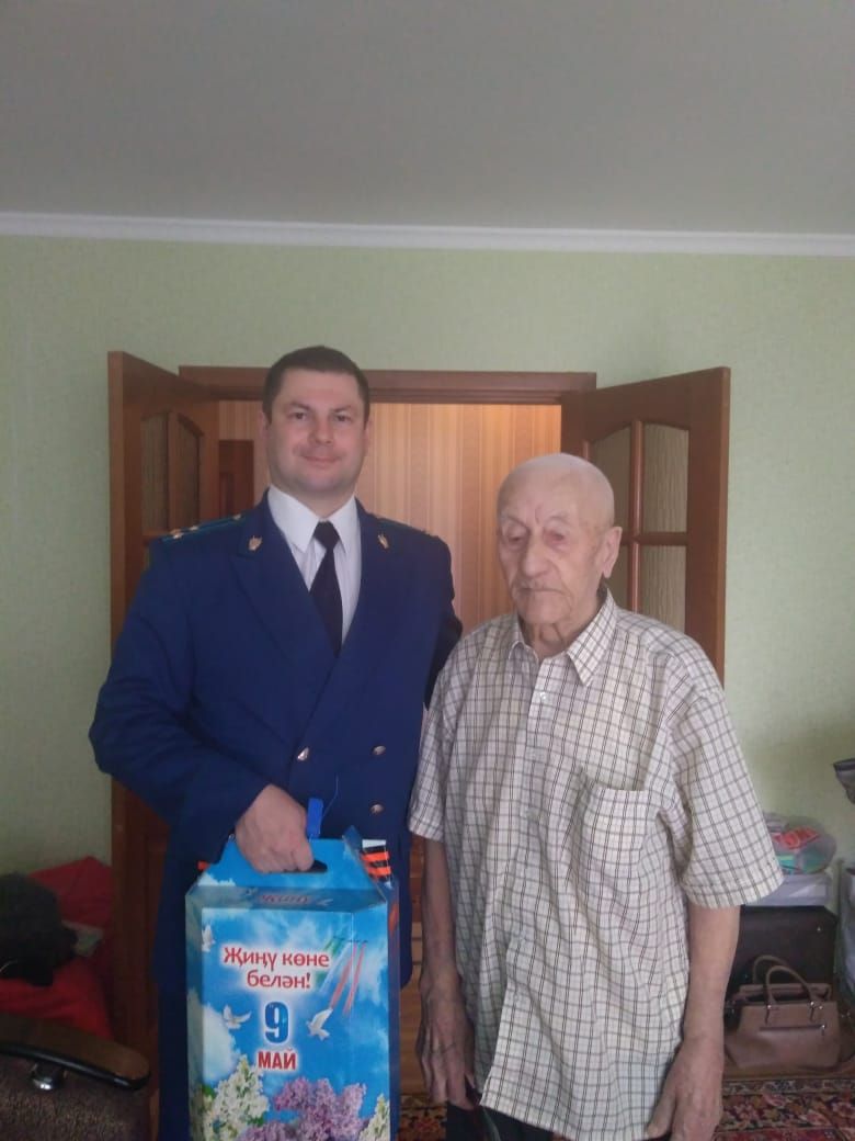 Нурлатские ветераны получают подарки от имени Президента РТ Рустама Минниханова