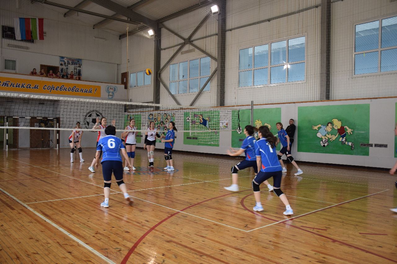 Открытый турнир по волейболу в Нурлате: первый Кубок – у хозяек
