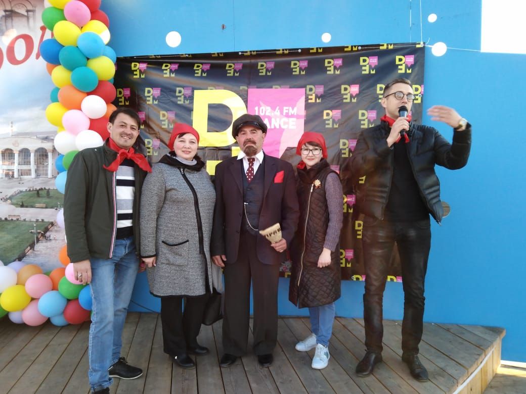 Вчера радиостанция DFM Нурлат провела дискотеку в парке Спортивный