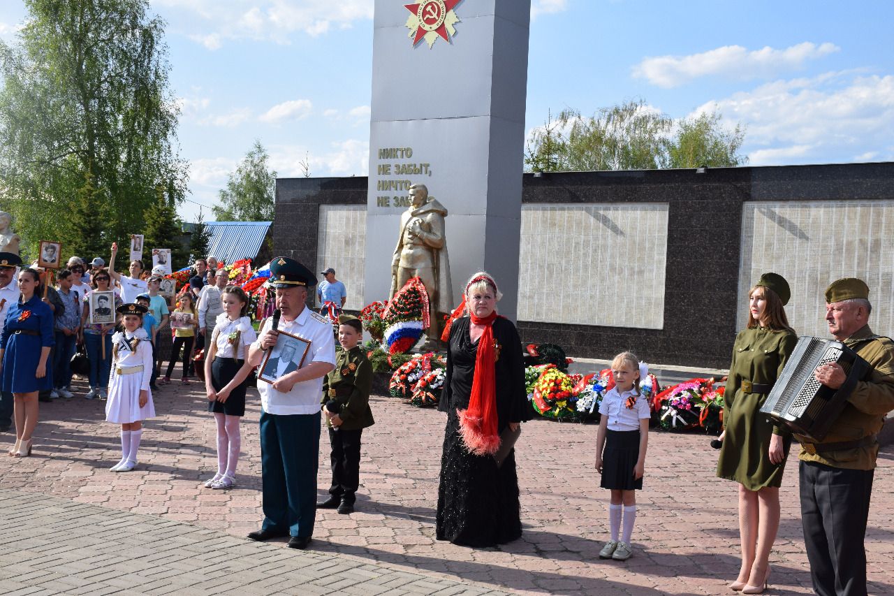 7300 жителей Нурлатского района приняли участие в шествии «Бессмертного полка»