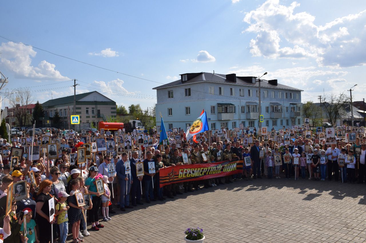 7300 жителей Нурлатского района приняли участие в шествии «Бессмертного полка»