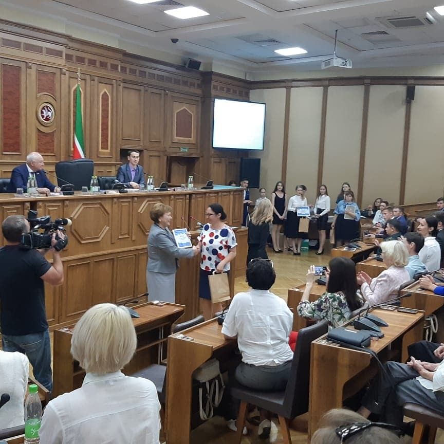 В Государственном Совете Республики Татарстан состоялось торжественное награждение лидеров и активистов республиканского проекта «Шаги Победы - 2019».
