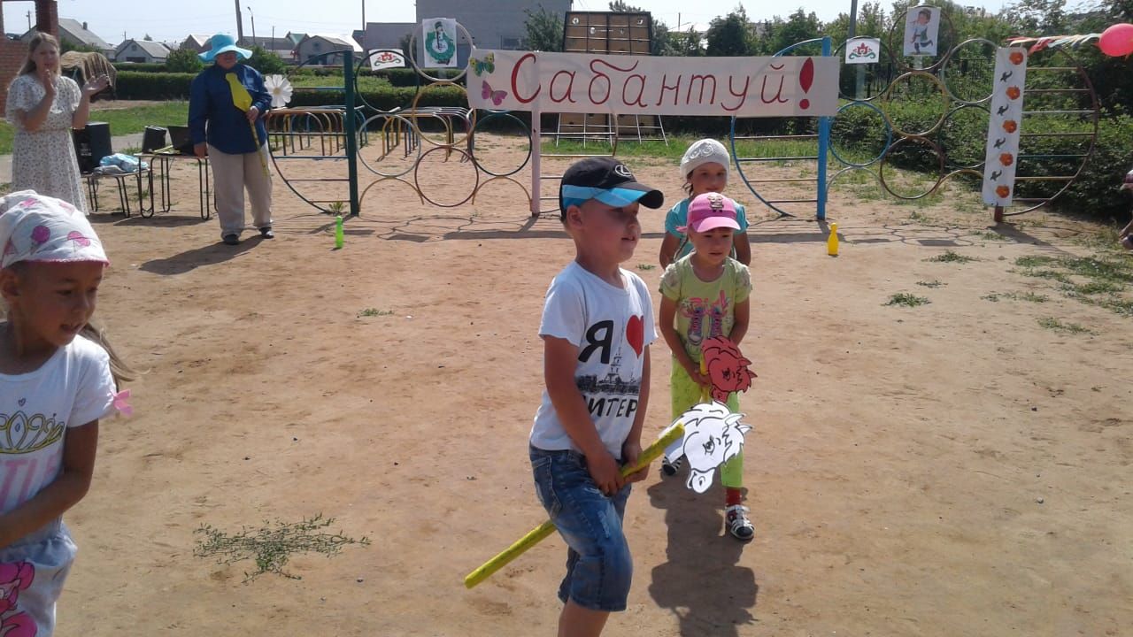 Нурлатские дошкольники приняли участие в Малом Сабантуе