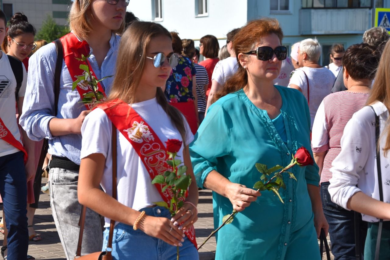 В Нурлате День памяти и скорби начался с возложения венков и торжественного митинга