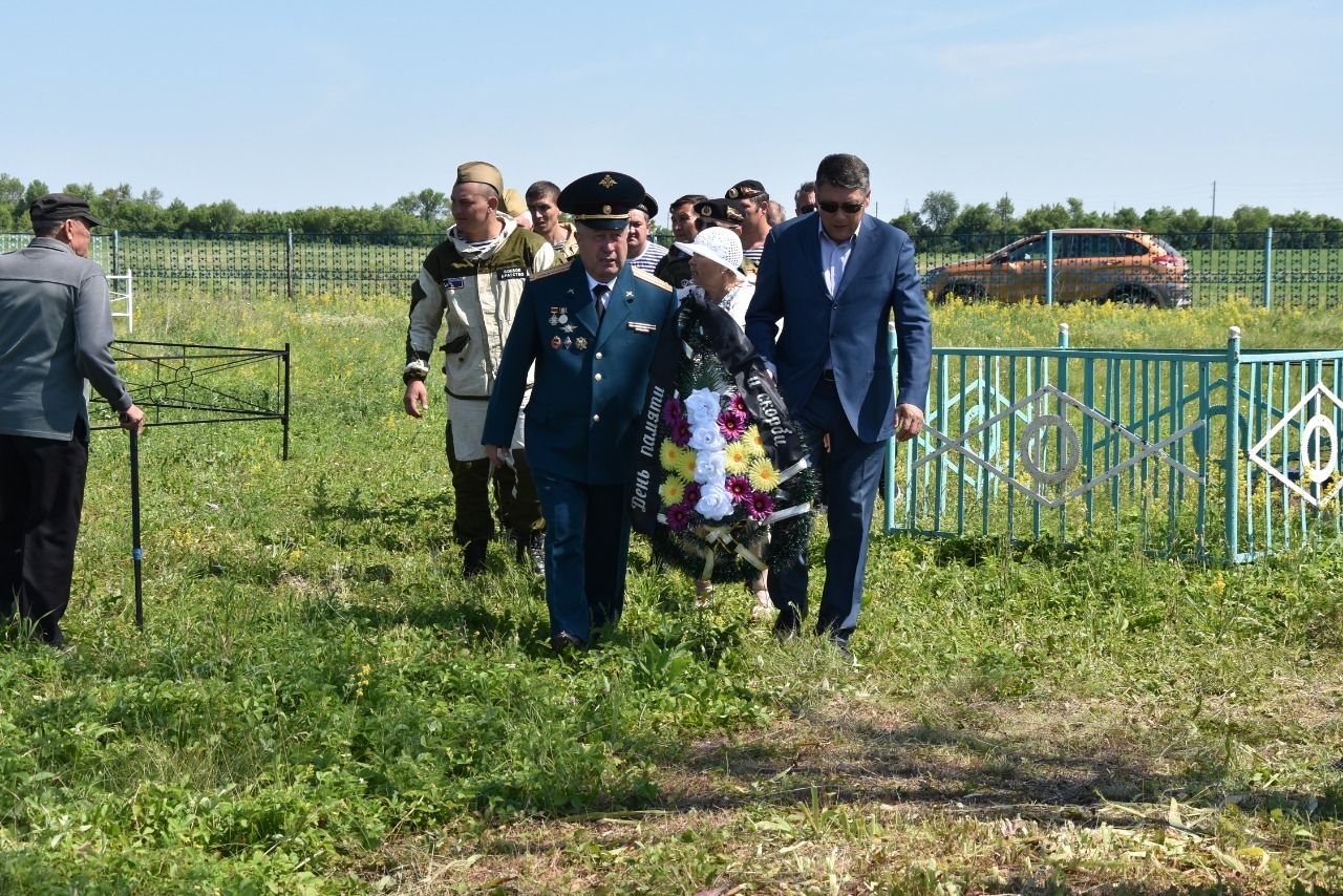 Горсть земли с братской могилы  Нурлатского района будет храниться в Главном Храме Вооруженных сил России