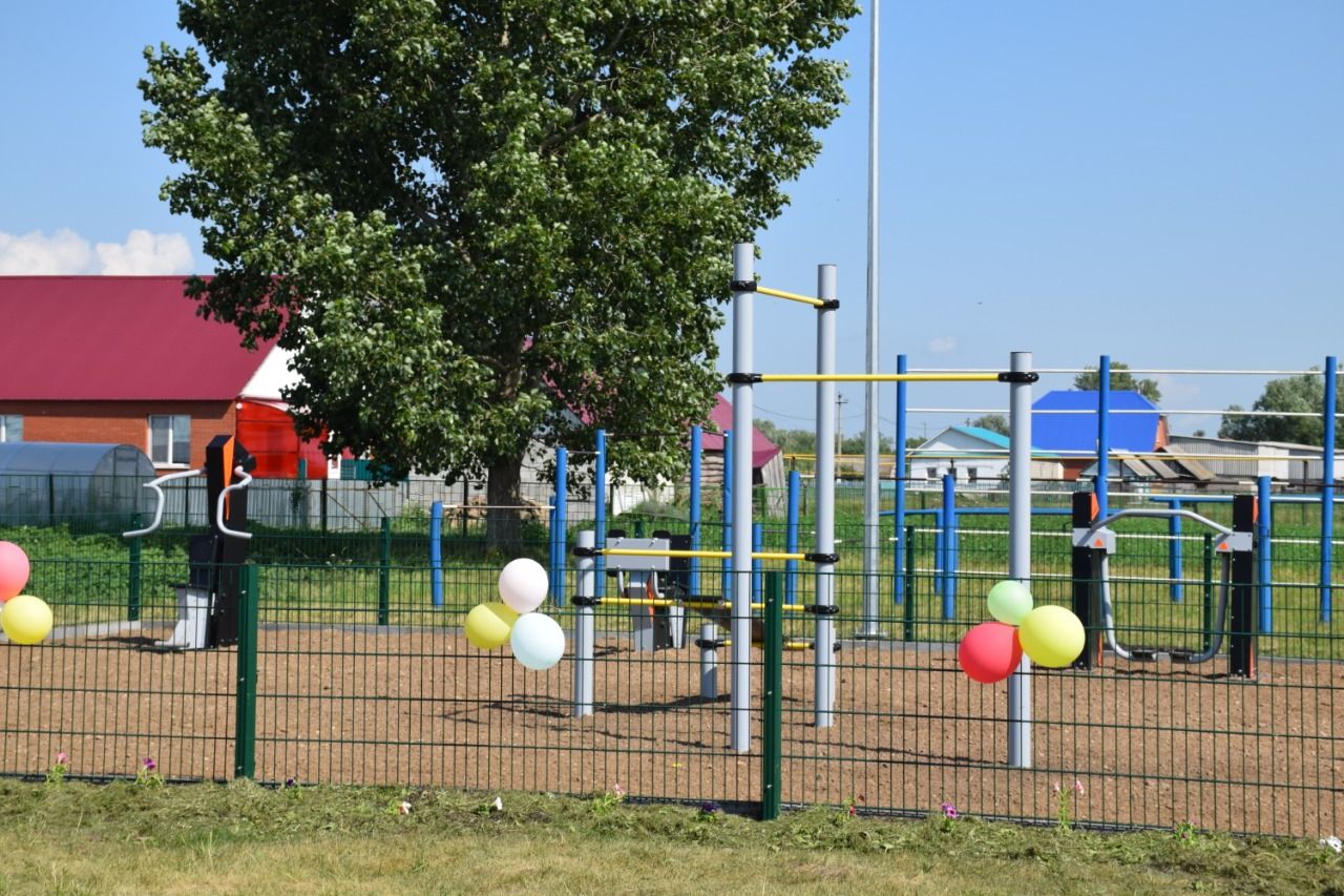 В Нурлатском районе открыли первую в этом году новую спортивную площадку