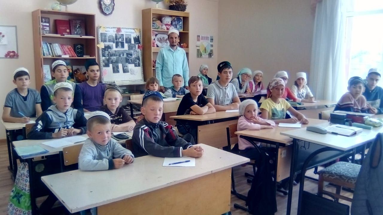 Смена в мусульманском лагере  деревни Бикулово завершилась детским Сабантуем