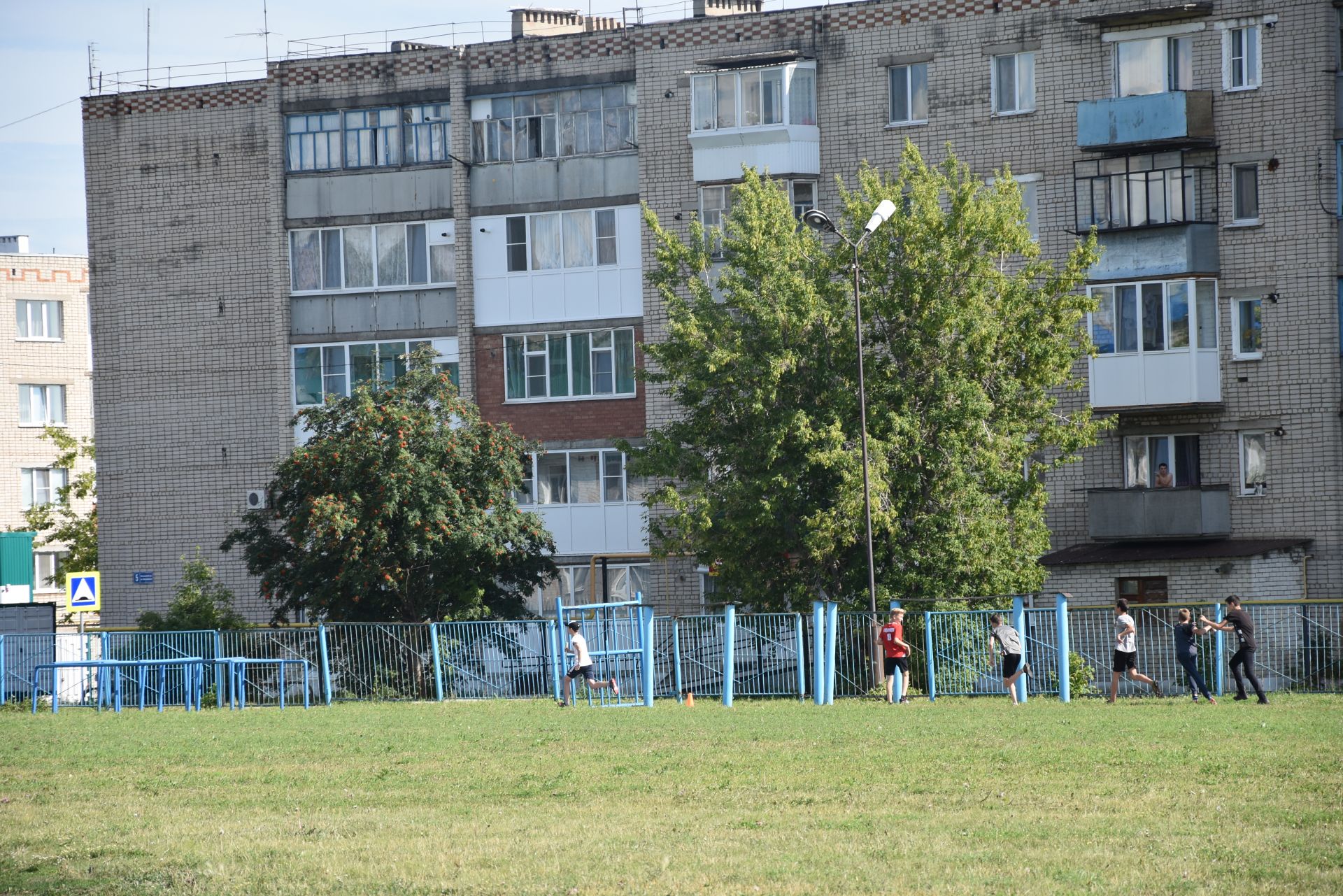 Нурлатцы приняли участие в кроссе в рамках партийного проекта "Крепкая семья"