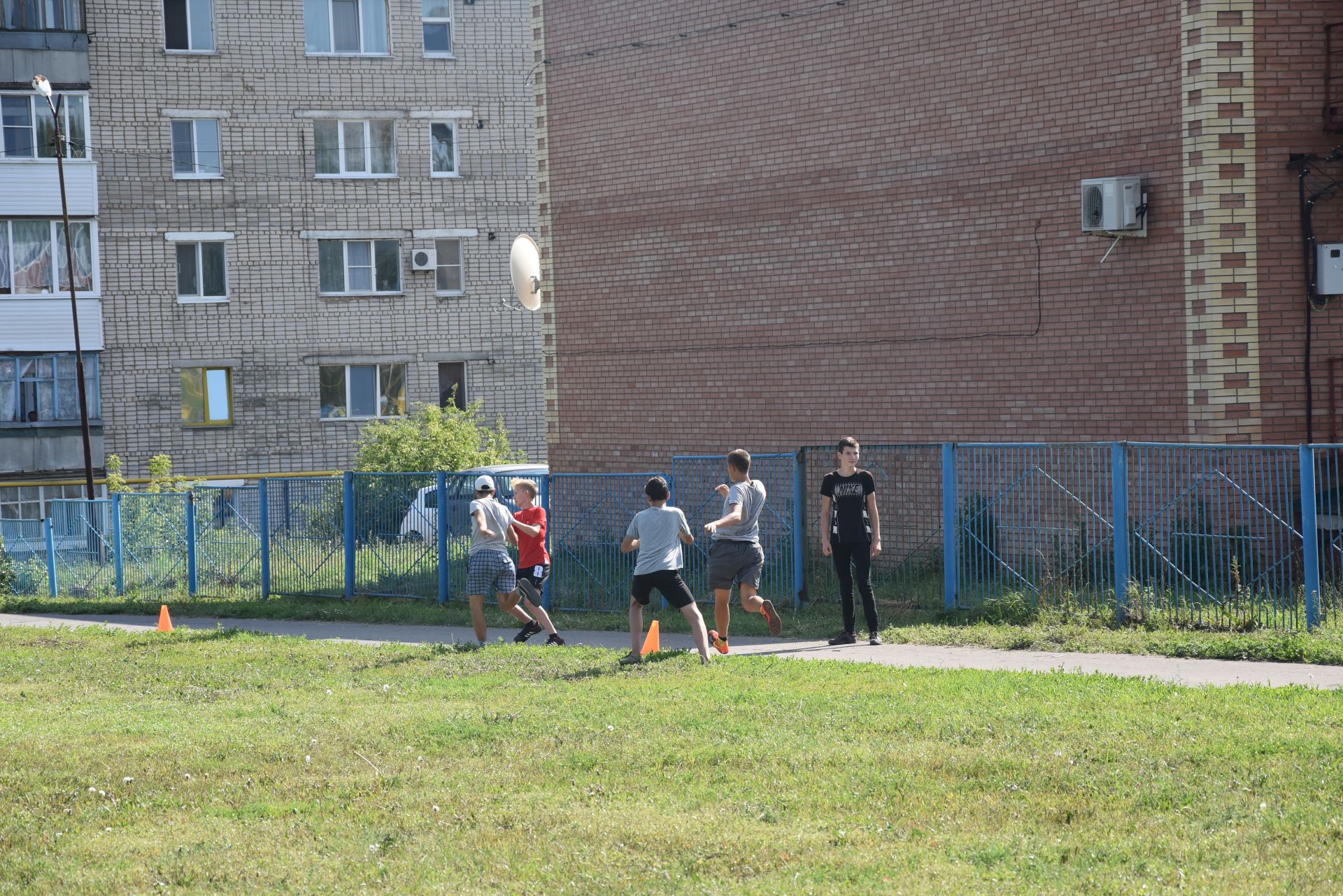 Нурлатцы приняли участие в кроссе в рамках партийного проекта "Крепкая семья"