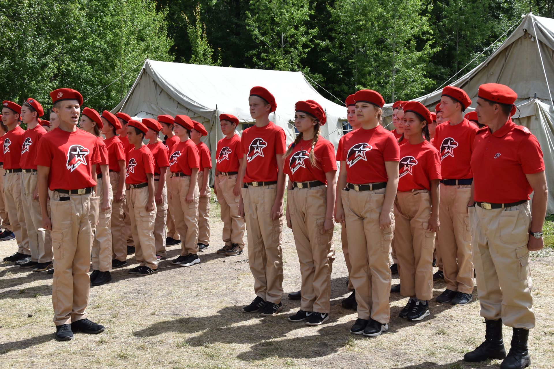 В военно-патриотическом лагере “Ратный сбор” состоялось открытие смены юнармейцев