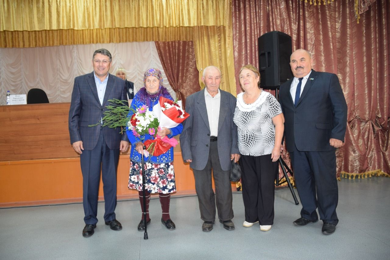 Труженицу тыла из Якушкина с 90-летием поздравили всей деревней