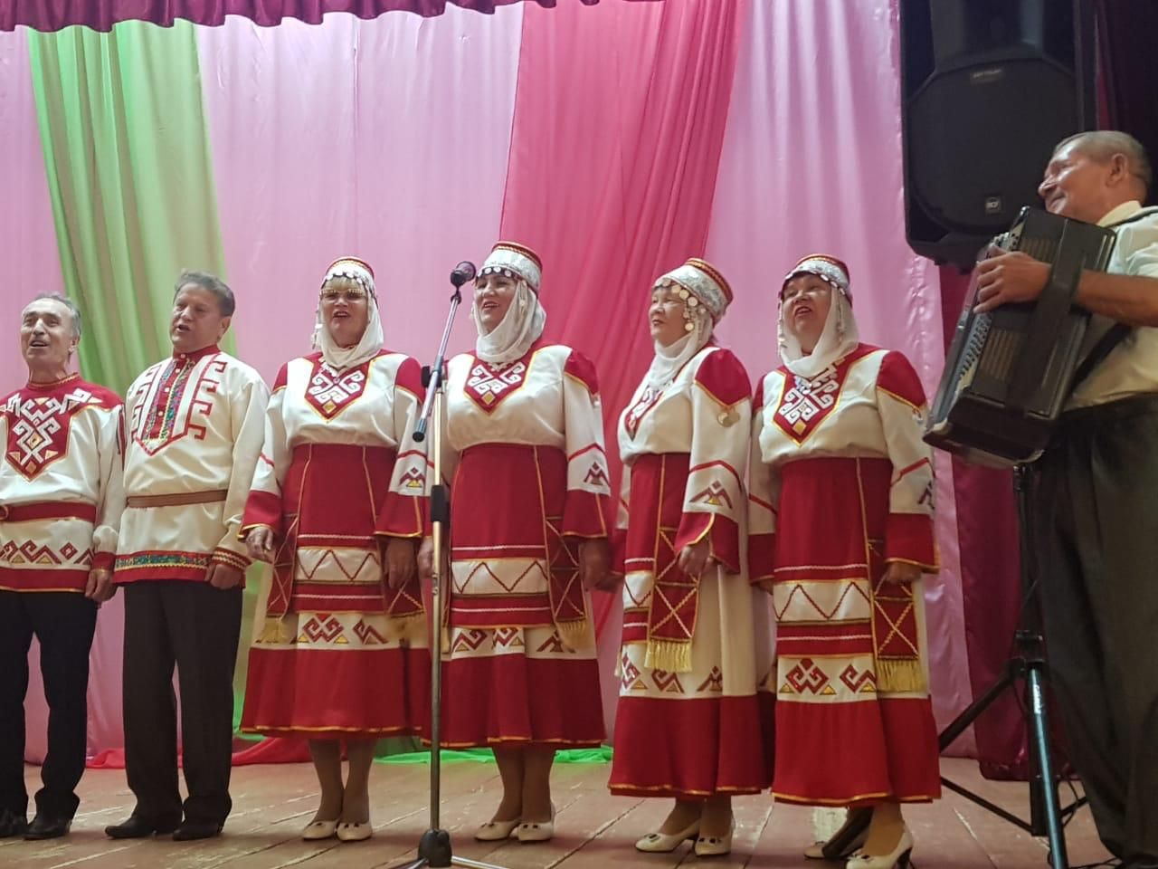 Нурлатцы выступили с перекрестным концертом в Аксубаевском районе