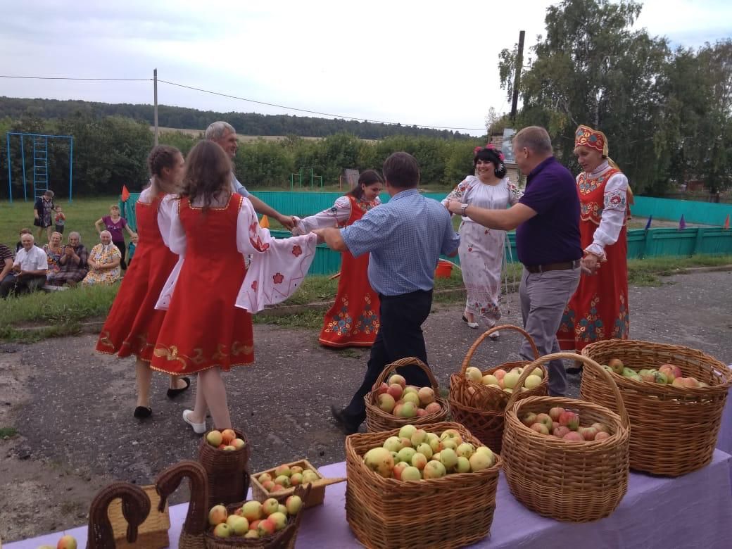 В Селенгушах прошли «Яблочные веселинки»