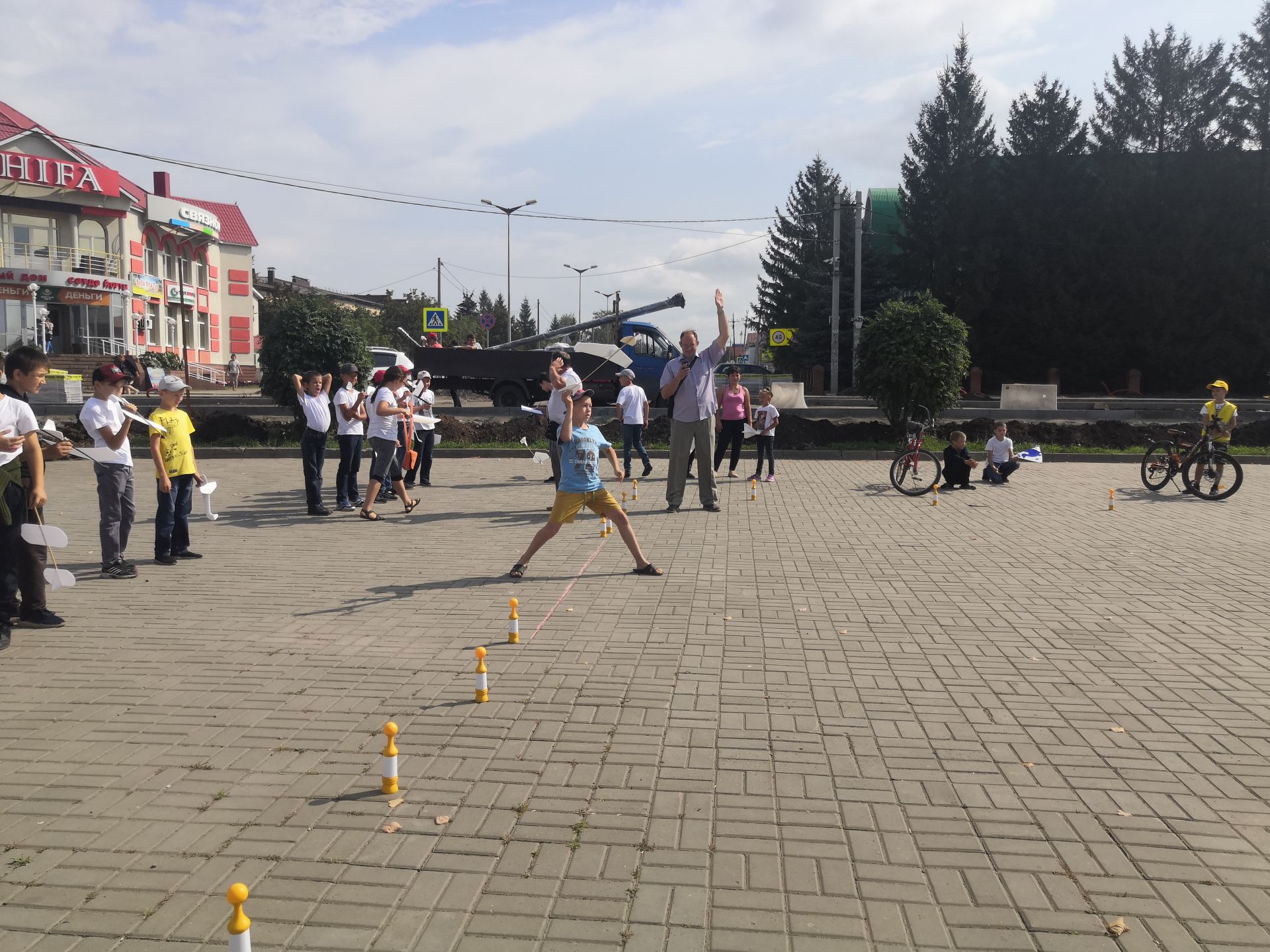 Нурлатские дети приняли участие в соревнованиях по авиамоделированию